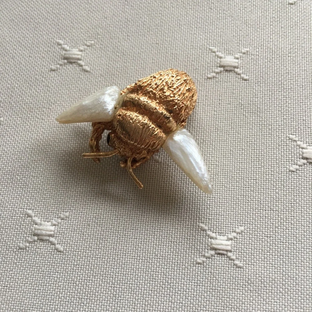 14k Gold Bee Brooch